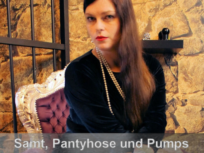 Samt, Pantyhose und Pumps